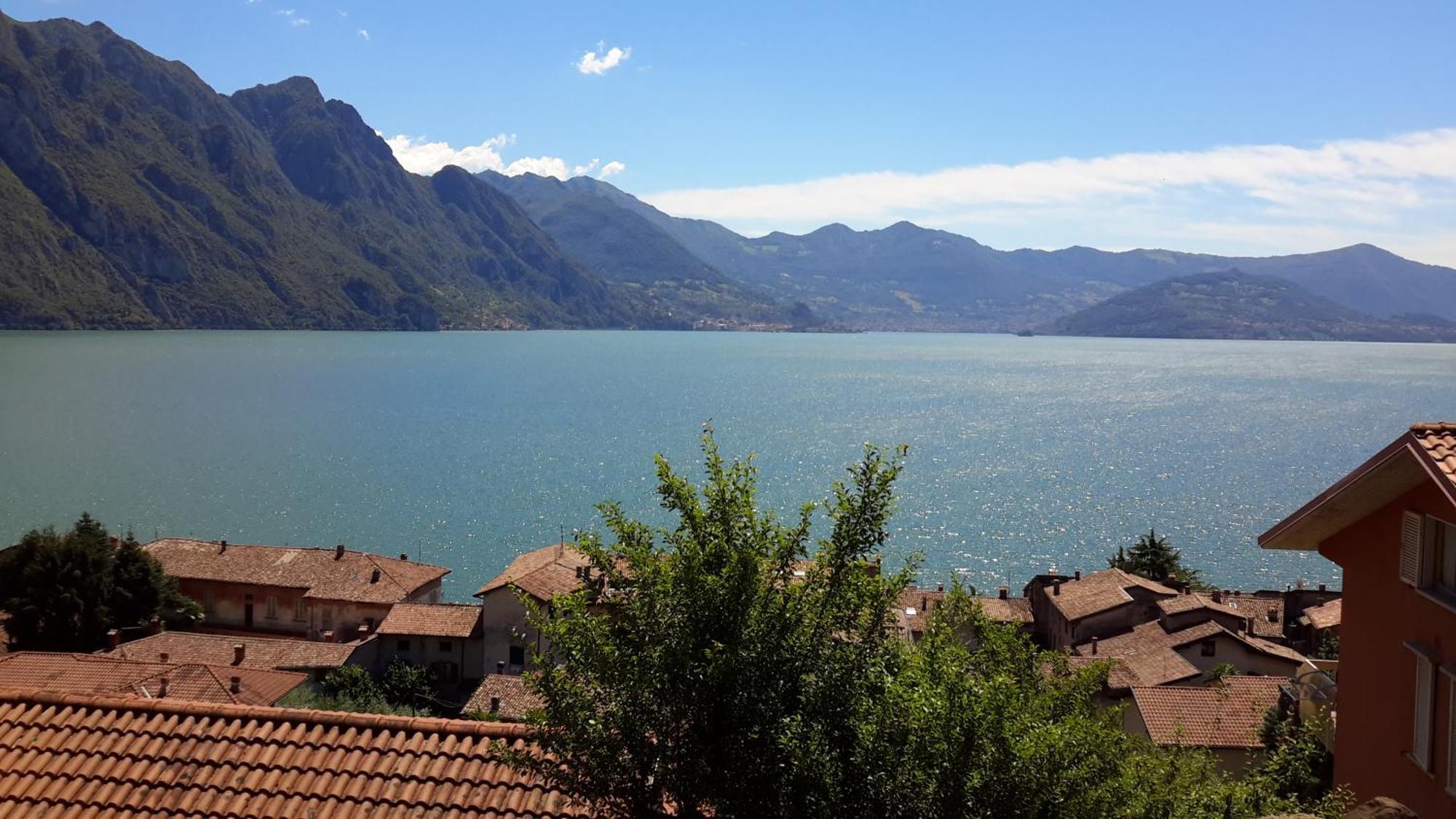 Iseolakerental - Vacanza Romantica Riva di Solto Exterior foto